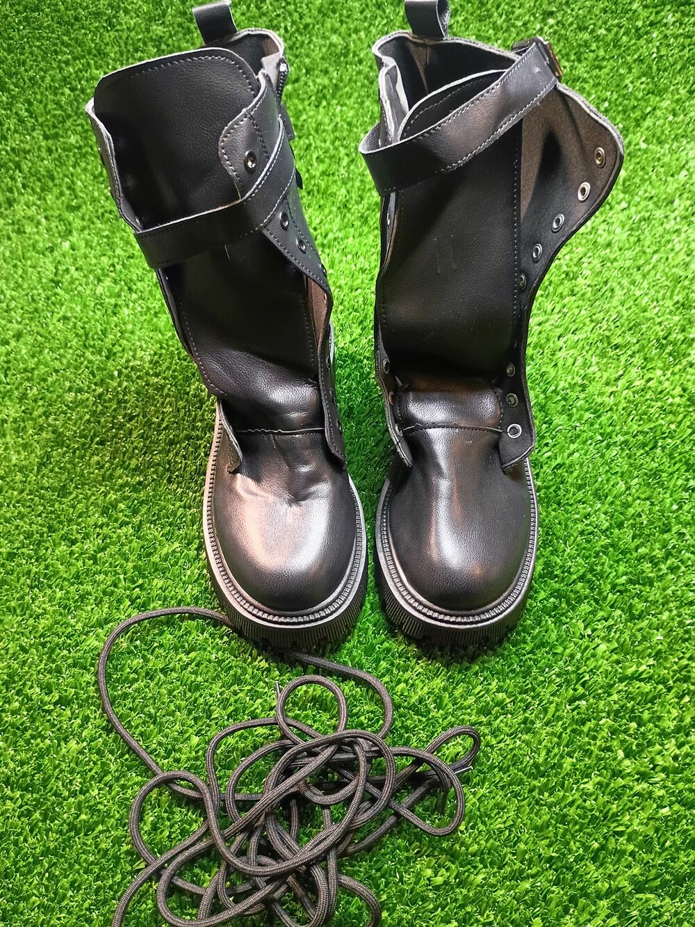 Stylish Black Lace-Up Combat Boots with Chunky Lug Sole 8.5